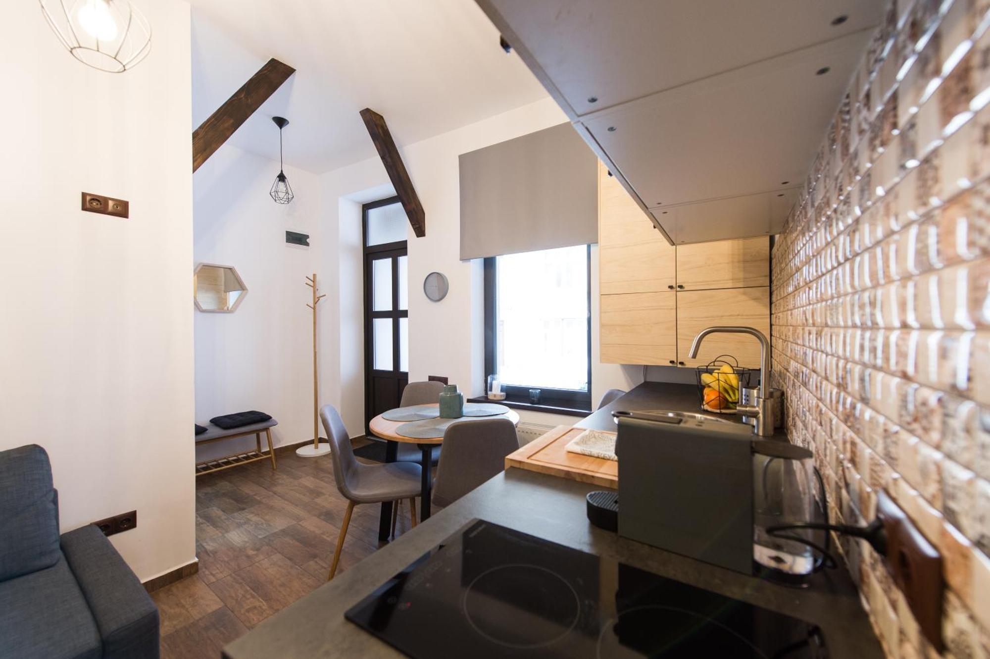 Lovely Brasov Flat With Patio And Mountain Views Buitenkant foto
