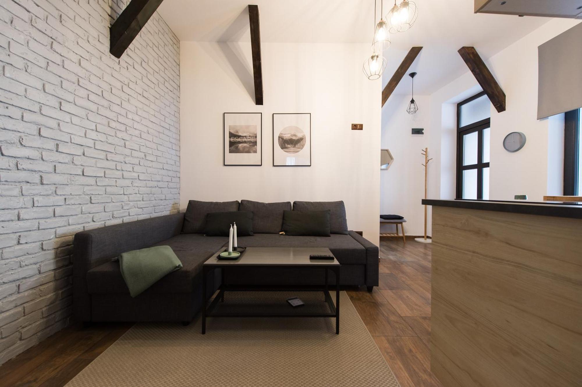 Lovely Brasov Flat With Patio And Mountain Views Buitenkant foto