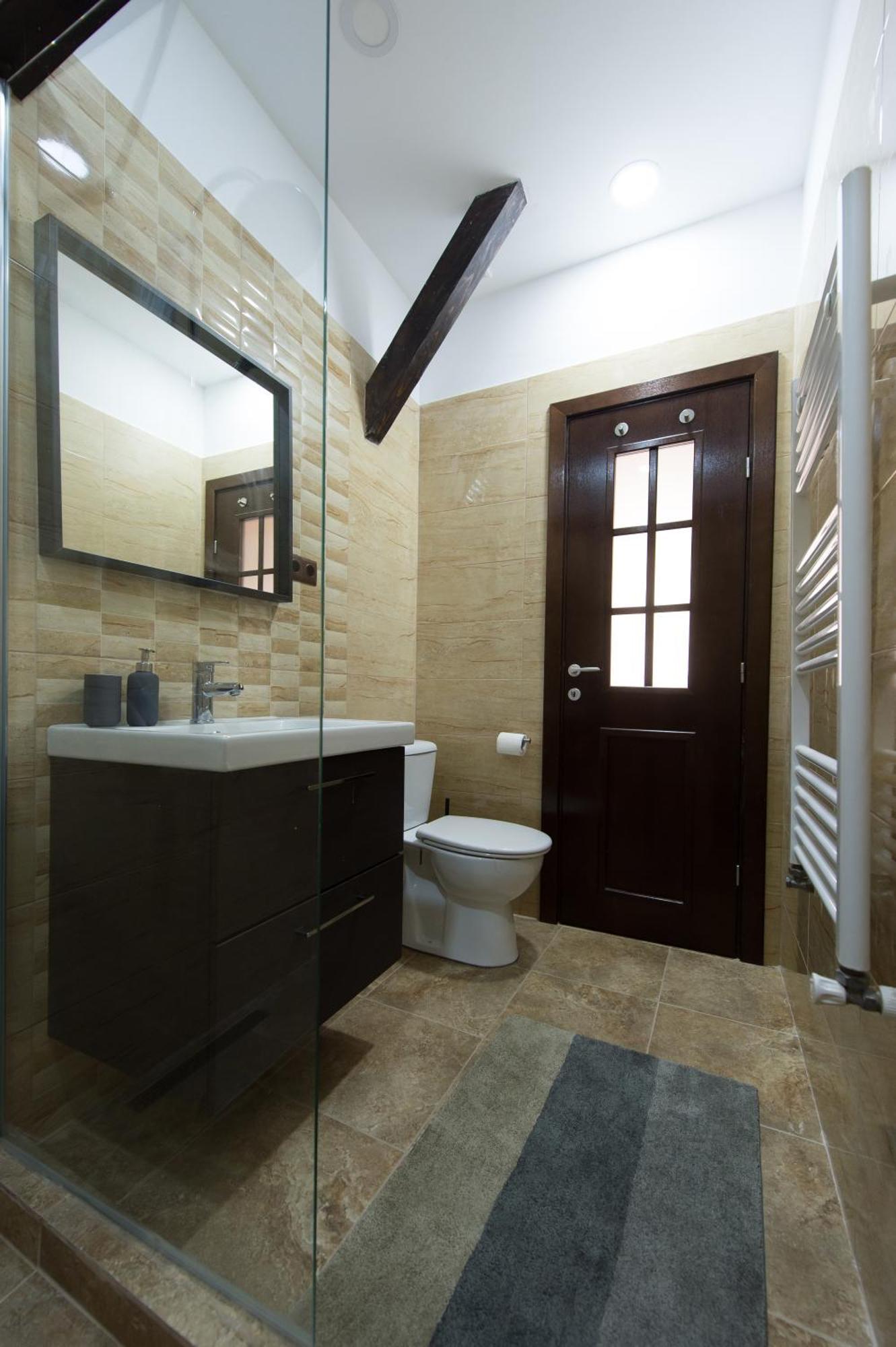Lovely Brasov Flat With Patio And Mountain Views Buitenkant foto