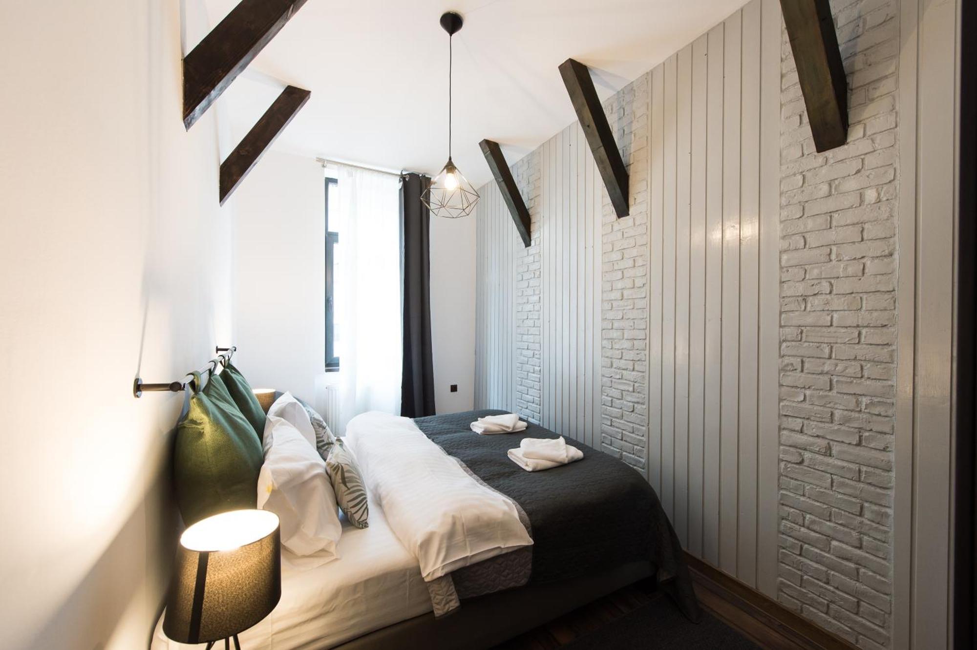 Lovely Brasov Flat With Patio And Mountain Views Buitenkant foto
